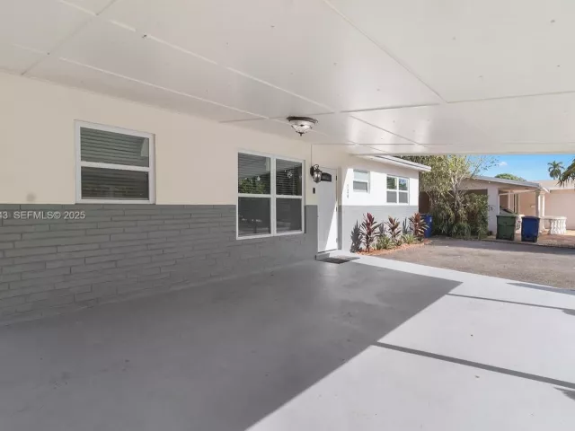 3-bedroom home for sale in Hallandale Beach - 724 SW 4th Ct - MondialRealty