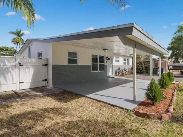 3-bedroom home for sale in Hallandale Beach - 724 SW 4th Ct - MondialRealty