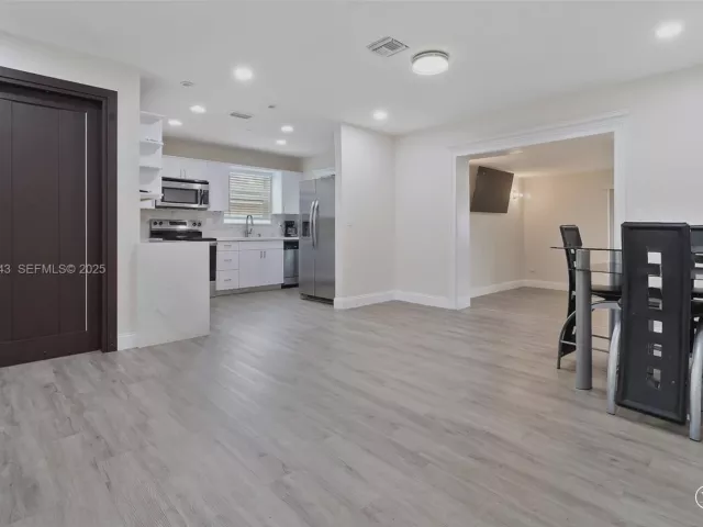 3-bedroom home for sale in Hallandale Beach - 724 SW 4th Ct - MondialRealty