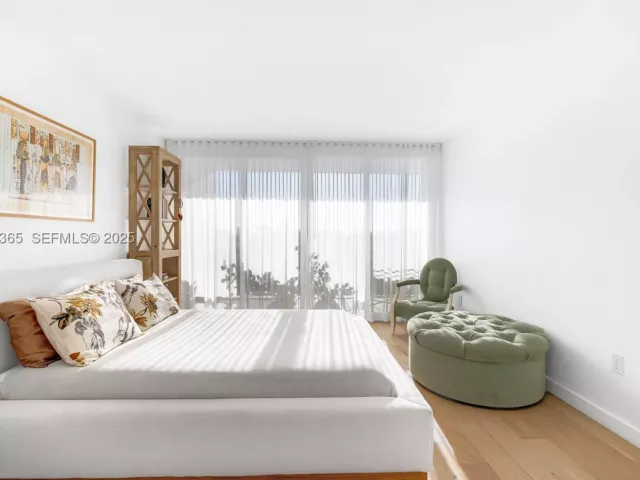 2-bedroom condo for sale in Miami Beach - 1800 Sunset Harbour Dr 803 - MondialRealty