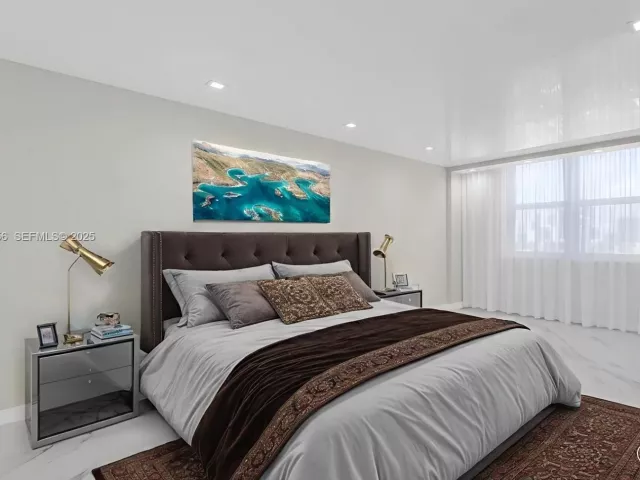 2-bedroom condo for sale in Sunny Isles Beach - 251 174th St 1414 - MondialRealty