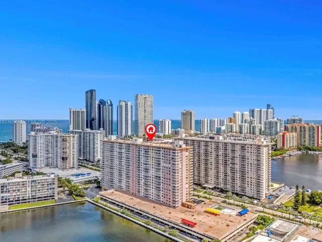 2-bedroom condo for sale in Sunny Isles Beach - 251 174th St 1414 - MondialRealty