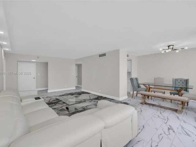 Apartment for sale  Unit #1415 - photo 6856900