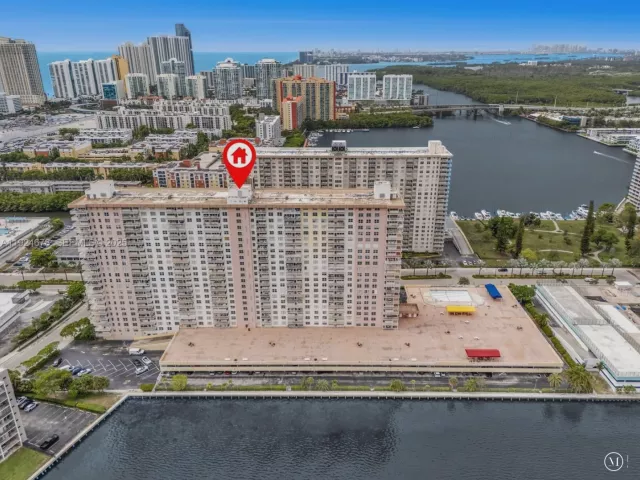 1-bedroom condo for sale in Sunny Isles Beach - 251 174th St 1415 - MondialRealty