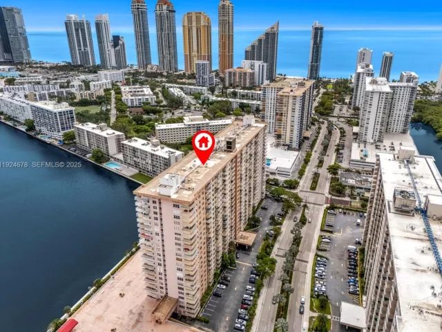 1-bedroom condo for sale in Sunny Isles Beach - 251 174th St 1415 - MondialRealty