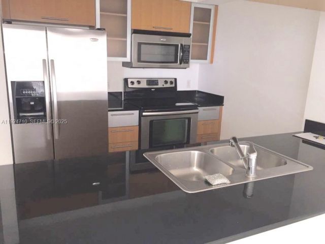 1-bedroom condo for sale in Miami - 1750 N Bayshore Dr 5105 - MondialRealty