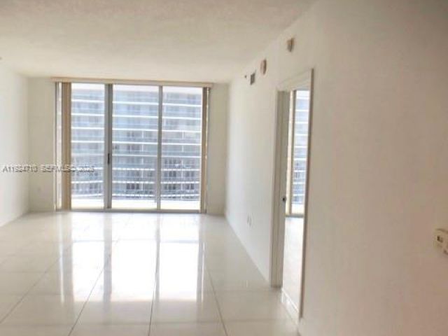 1-bedroom condo for sale in Miami - 1750 N Bayshore Dr 5105 - MondialRealty