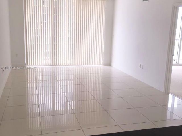 1-bedroom condo for sale in Miami - 1750 N Bayshore Dr 5105 - MondialRealty
