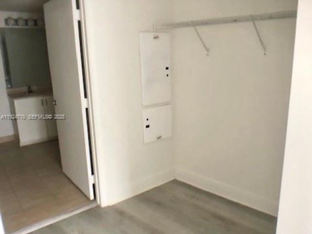 1-bedroom condo for sale in Miami - 1750 N Bayshore Dr 5105 - MondialRealty