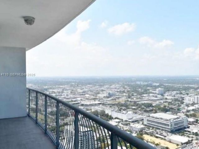 1-bedroom condo for sale in Miami - 1750 N Bayshore Dr 5105 - MondialRealty