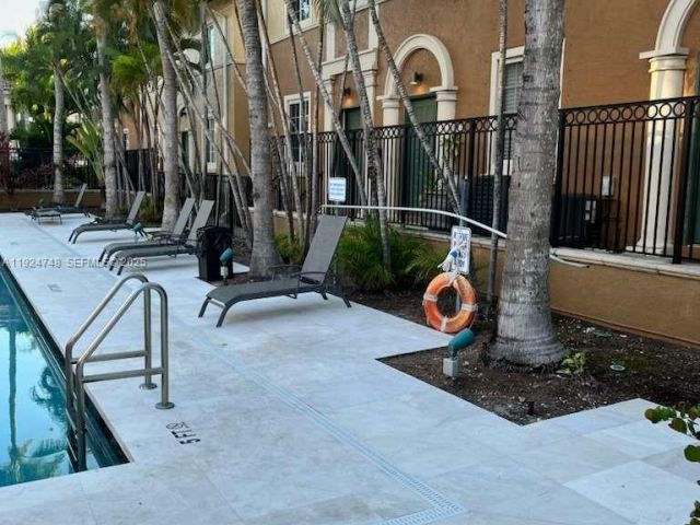 Home for rent at 2891 NE 185th St 1006 - photo 7484018