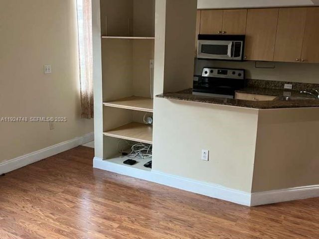 Home for rent at 2891 NE 185th St 1006 - photo 7484044