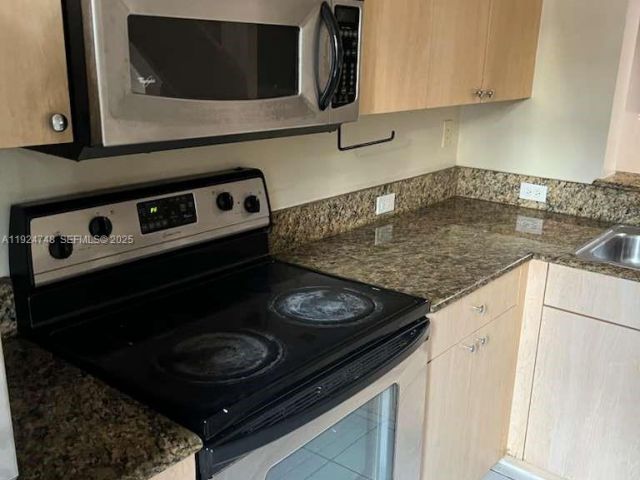 Home for rent at 2891 NE 185th St 1006 - photo 7484048