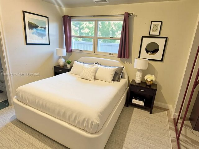 2-bedroom home for rent in Pembroke Pines - 7601 NW 13th St - MondialRealty
