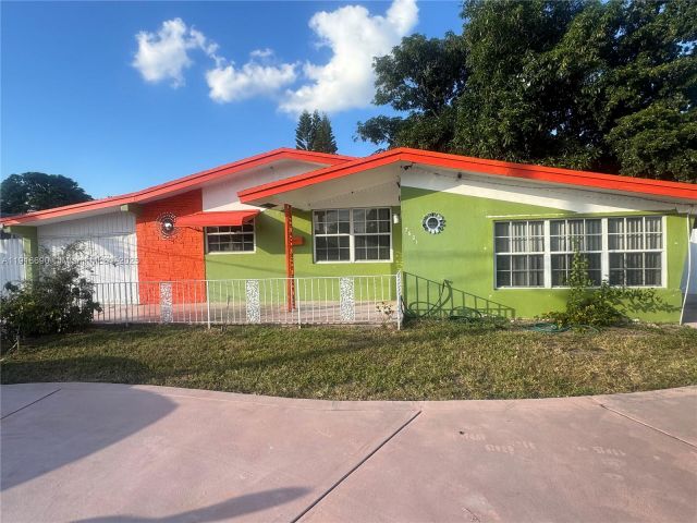 2-bedroom home for rent in Pembroke Pines - 7601 NW 13th St - MondialRealty