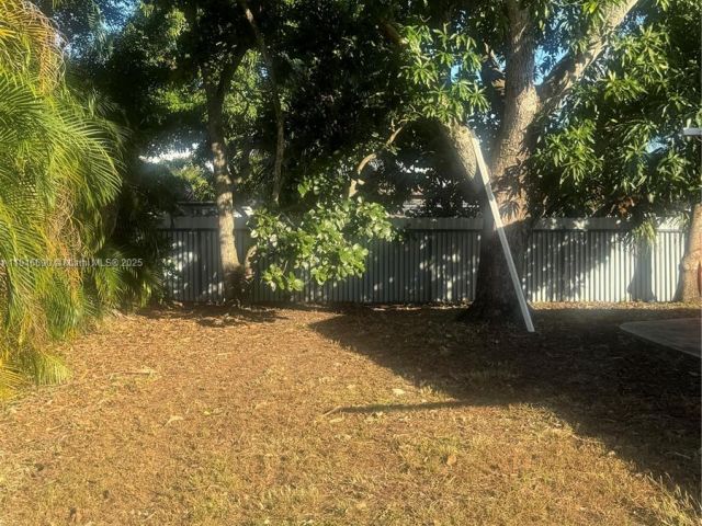 2-bedroom home for rent in Pembroke Pines - 7601 NW 13th St - MondialRealty