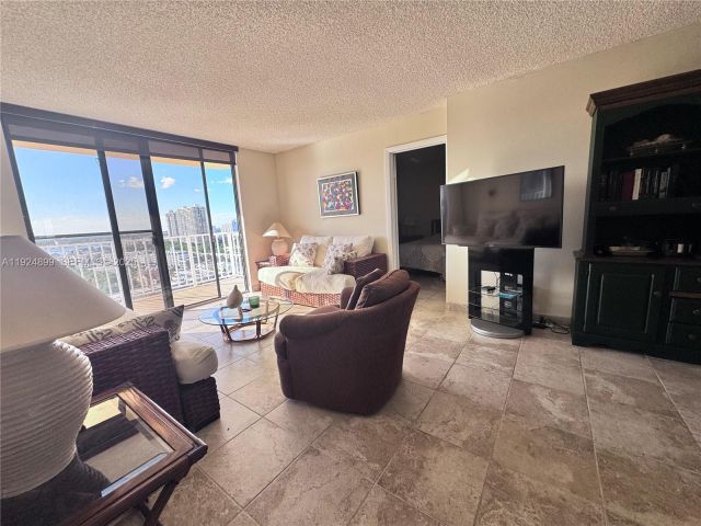 2-bedroom condo for rent in Sunny Isles Beach - 290 174th St 1906 - MondialRealty