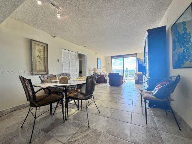2-bedroom condo for rent in Sunny Isles Beach - 290 174th St 1906 - MondialRealty