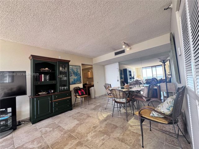 2-bedroom condo for rent in Sunny Isles Beach - 290 174th St 1906 - MondialRealty