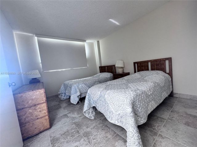 2-bedroom condo for rent in Sunny Isles Beach - 290 174th St 1906 - MondialRealty