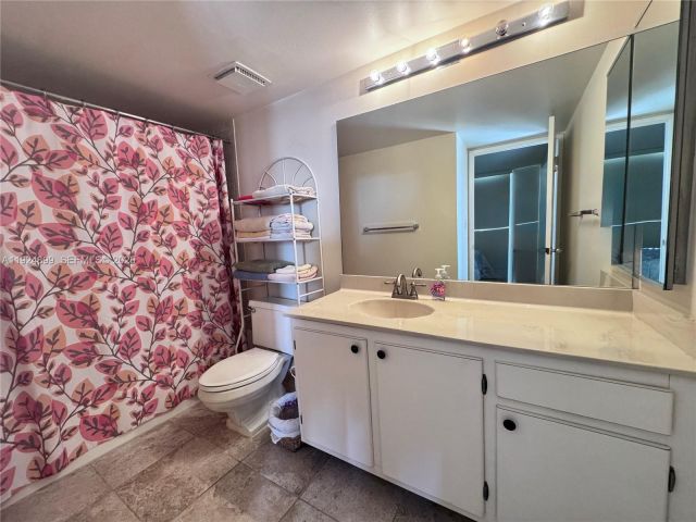 2-bedroom condo for rent in Sunny Isles Beach - 290 174th St 1906 - MondialRealty