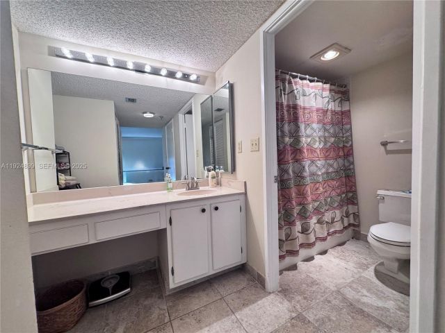 2-bedroom condo for rent in Sunny Isles Beach - 290 174th St 1906 - MondialRealty