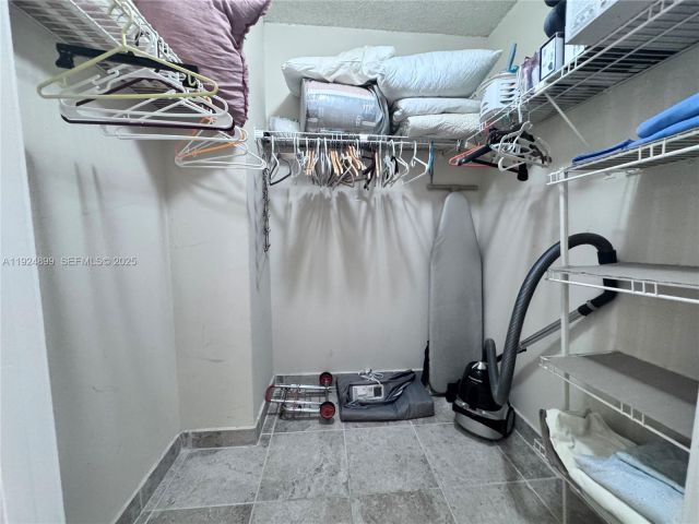 2-bedroom condo for rent in Sunny Isles Beach - 290 174th St 1906 - MondialRealty