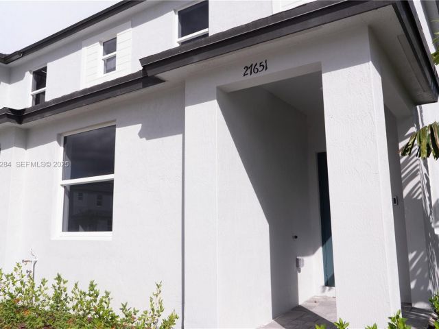 Home for rent at 27651 SW 155 CT 0 - photo 7511201