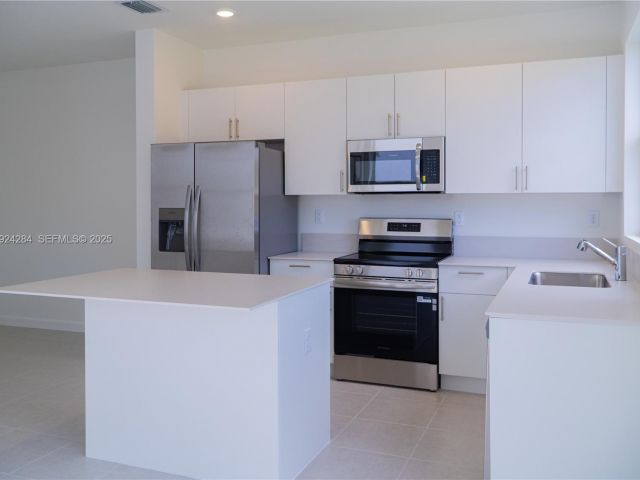 Home for rent at 27651 SW 155 CT 0 - photo 7511203