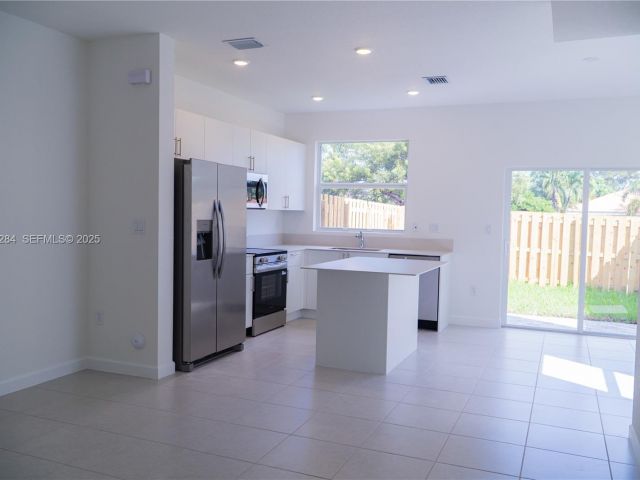 Home for rent at 27651 SW 155 CT 0 - photo 7511204