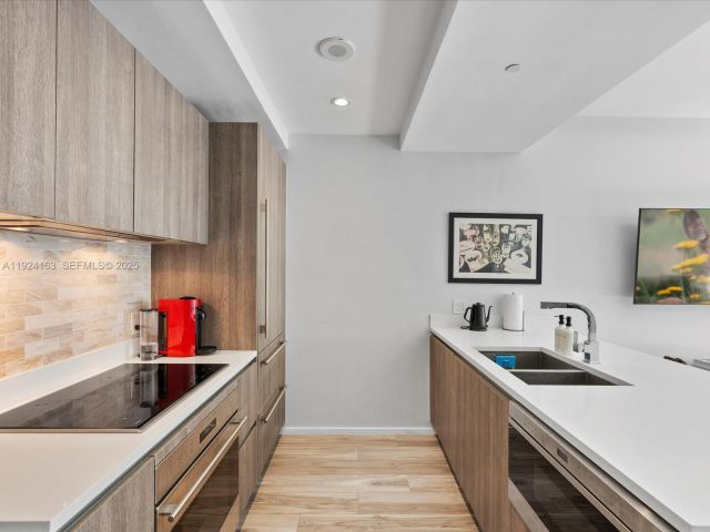 Apartment for sale  Unit #1603 - photo 6861135