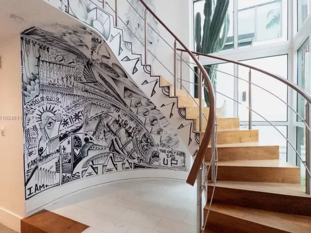 6-bedroom home for sale in Miami Beach - 327 E Rivo Alto Dr - MondialRealty