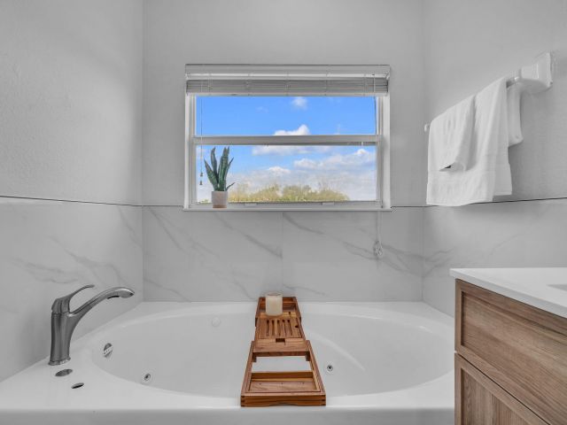 Home for rent at 477 NE 1st Street - photo 6858756