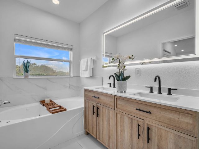 Home for rent at 477 NE 1st Street - photo 6858757