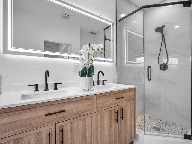 Home for rent at 477 NE 1st Street - photo 6858762