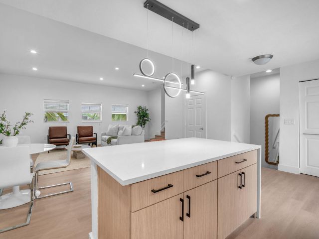 Home for rent at 477 NE 1st Street - photo 6858763