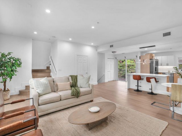 Home for rent at 477 NE 1st Street - photo 6858764