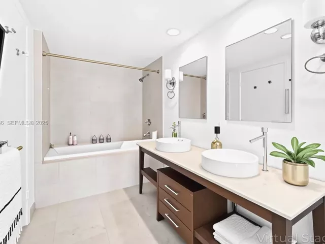 1-bedroom condo for sale in Miami - 485 Brickell Ave 1907 - MondialRealty