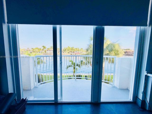 Home for rent at 21025 NE 38th Ave 81 - photo 6862719