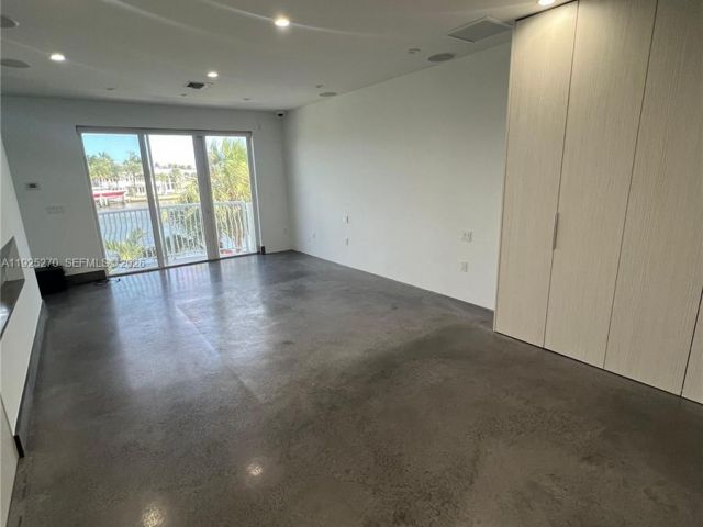 Home for rent at 21025 NE 38th Ave 81 - photo 6862720