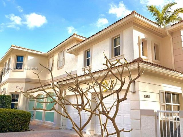 Home for rent at 21025 NE 38th Ave 81 - photo 6862729