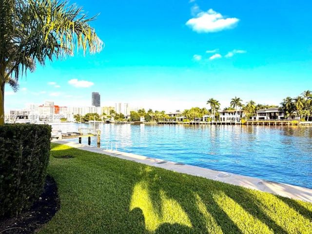 Home for rent at 21025 NE 38th Ave 81 - photo 6862731