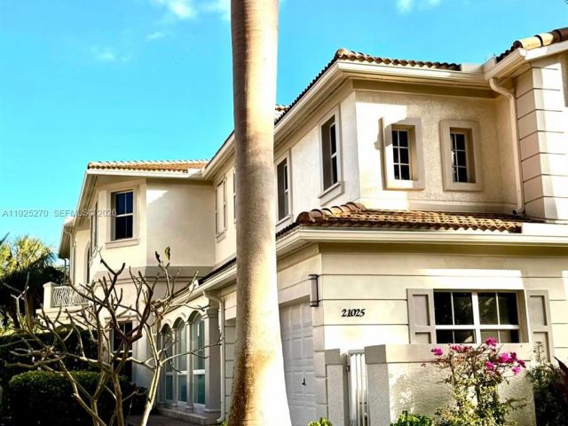 Home for rent at 21025 NE 38th Ave 81 - photo 6862733