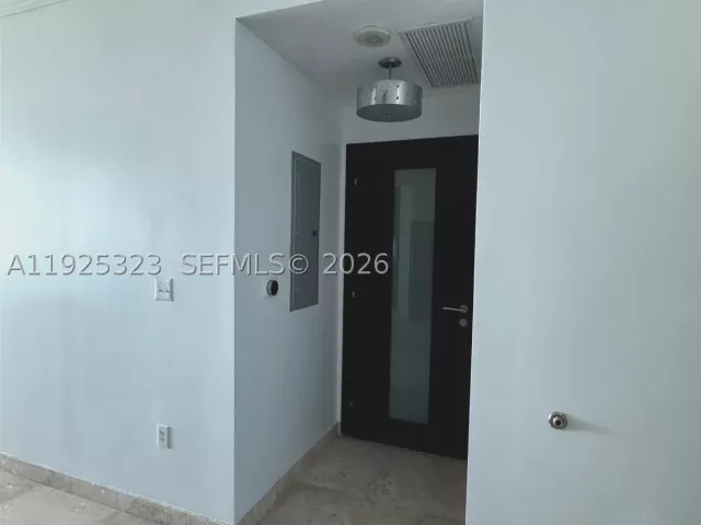 1-bedroom condo for rent in Miami - 900 Biscayne Blvd 2604 - MondialRealty