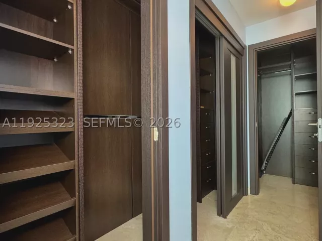 1-bedroom condo for rent in Miami - 900 Biscayne Blvd 2604 - MondialRealty