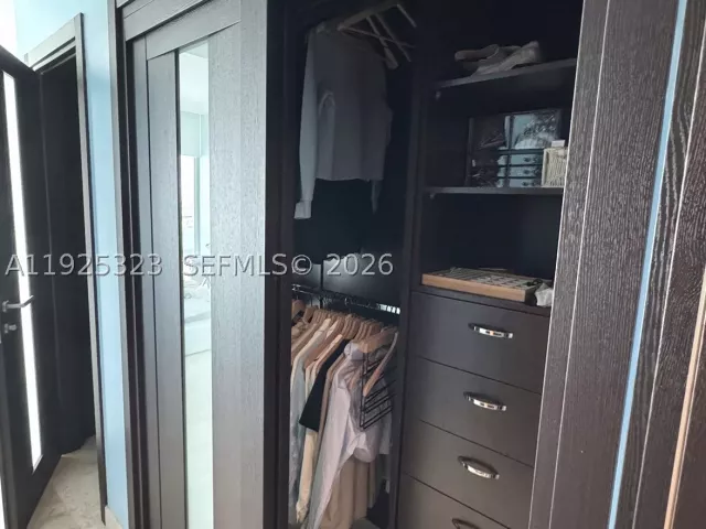 1-bedroom condo for rent in Miami - 900 Biscayne Blvd 2604 - MondialRealty
