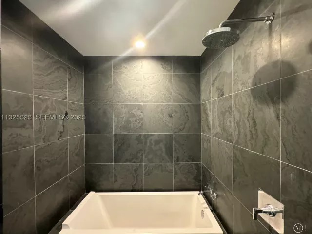 1-bedroom condo for rent in Miami - 900 Biscayne Blvd 2604 - MondialRealty