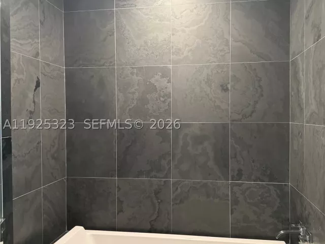 1-bedroom condo for rent in Miami - 900 Biscayne Blvd 2604 - MondialRealty