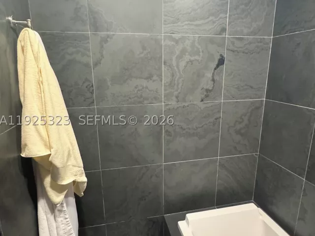 1-bedroom condo for rent in Miami - 900 Biscayne Blvd 2604 - MondialRealty