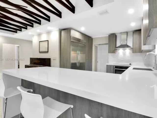 4-bedroom home for sale in Surfside - 9008 Dickens Ave - MondialRealty